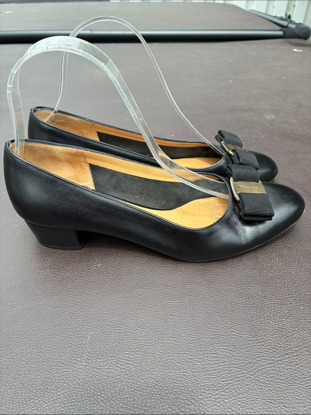 Salvatore Ferragamo Black Vara Bow Leather Flats with Gold Accent - Picture 2 of 8
